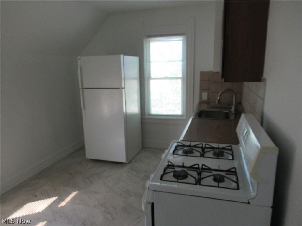 67 Woodrow Ave - Photo 7 of 16