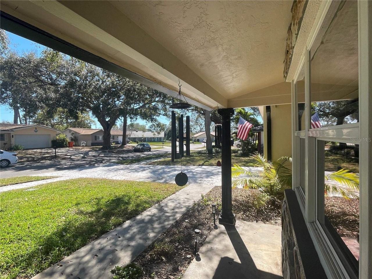 12075 68th Ter - Photo 5 of 42