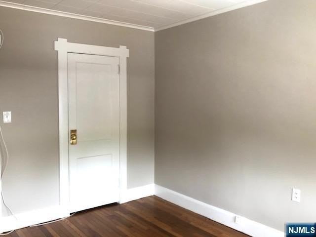 636 Wyckoff Ave - Photo 7 of 23