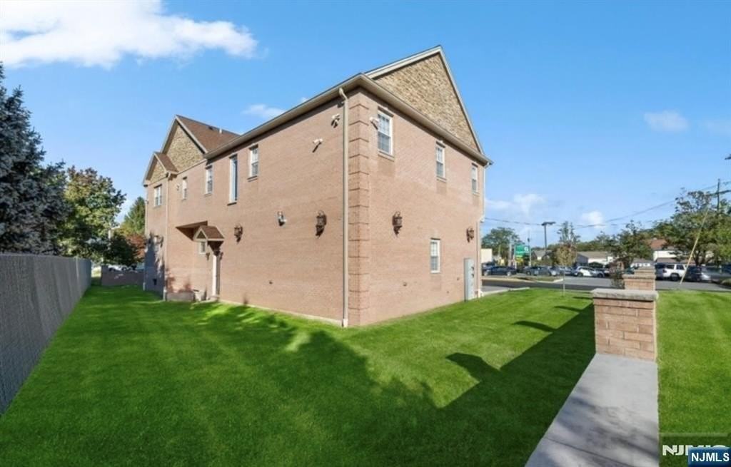 7 Bailey Ave - Photo 3 of 33