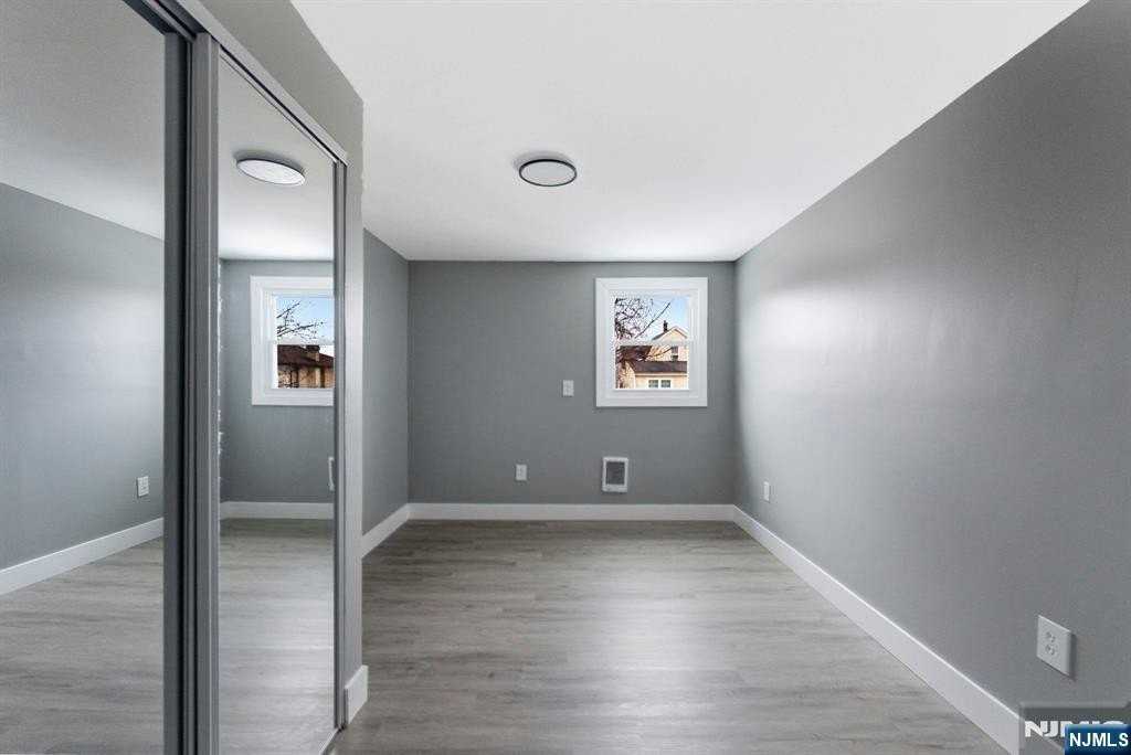 542 3rd Ave - Photo 4 of 18