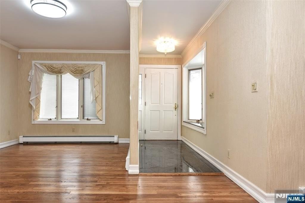 411 10th St - Photo 5 of 35