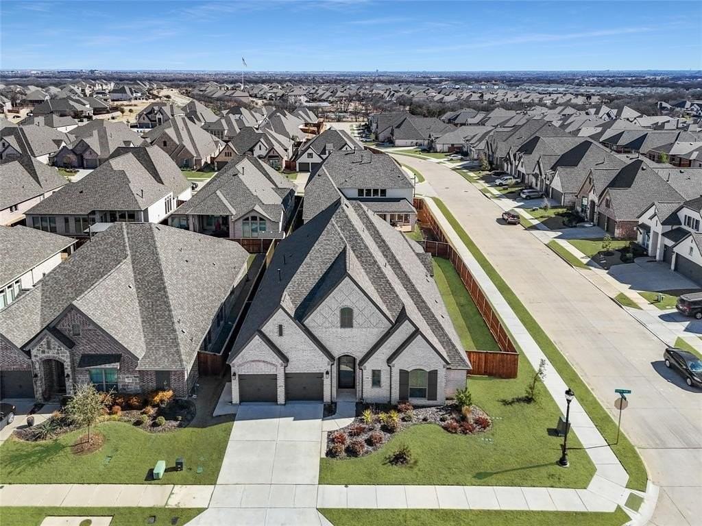 3300 Honey Suckle Ln - Photo 2 of 40