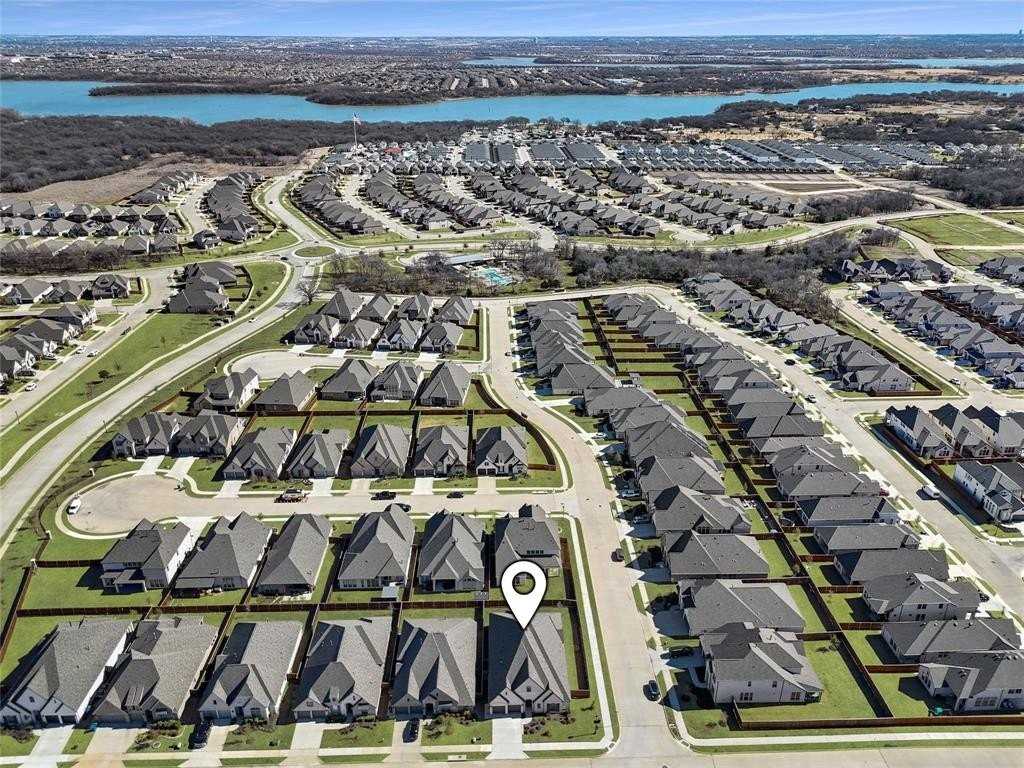 3300 Honey Suckle Ln - Photo 3 of 40