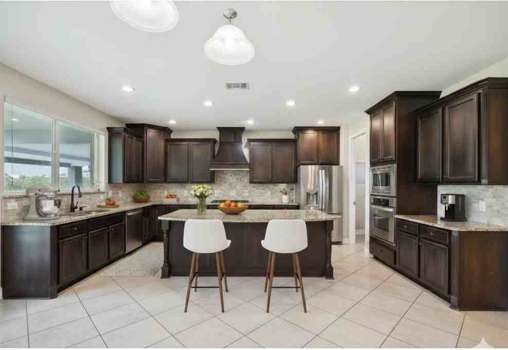 6217 Larkspur Ln - Photo 3 of 40