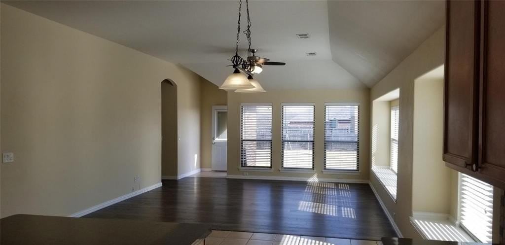 903 Lasso Ln - Photo 2 of 16