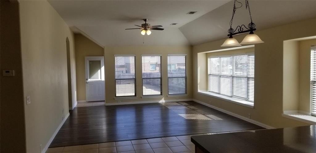 903 Lasso Ln - Photo 3 of 16