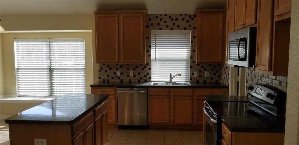 903 Lasso Ln - Photo 4 of 16