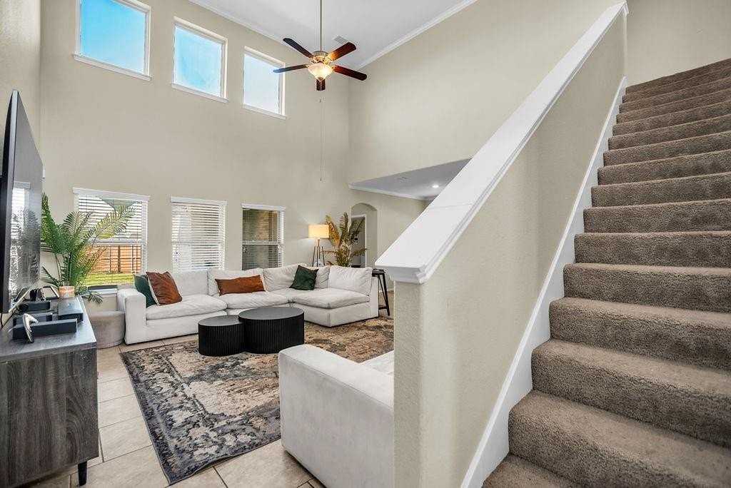 3014 Rosemount Ln - Photo 2 of 38