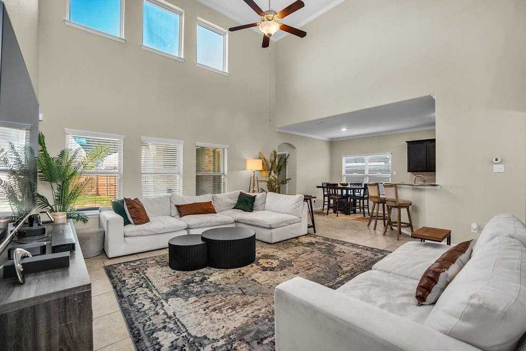 3014 Rosemount Ln - Photo 3 of 38