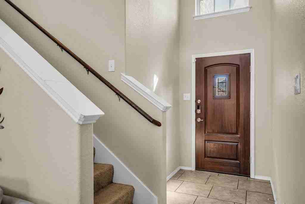 3014 Rosemount Ln - Photo 5 of 38