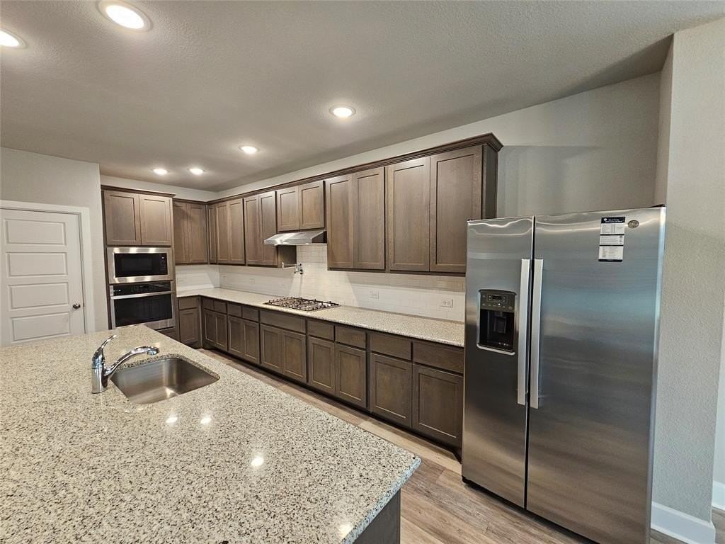 1740 Jamestown Dr - Photo 4 of 19