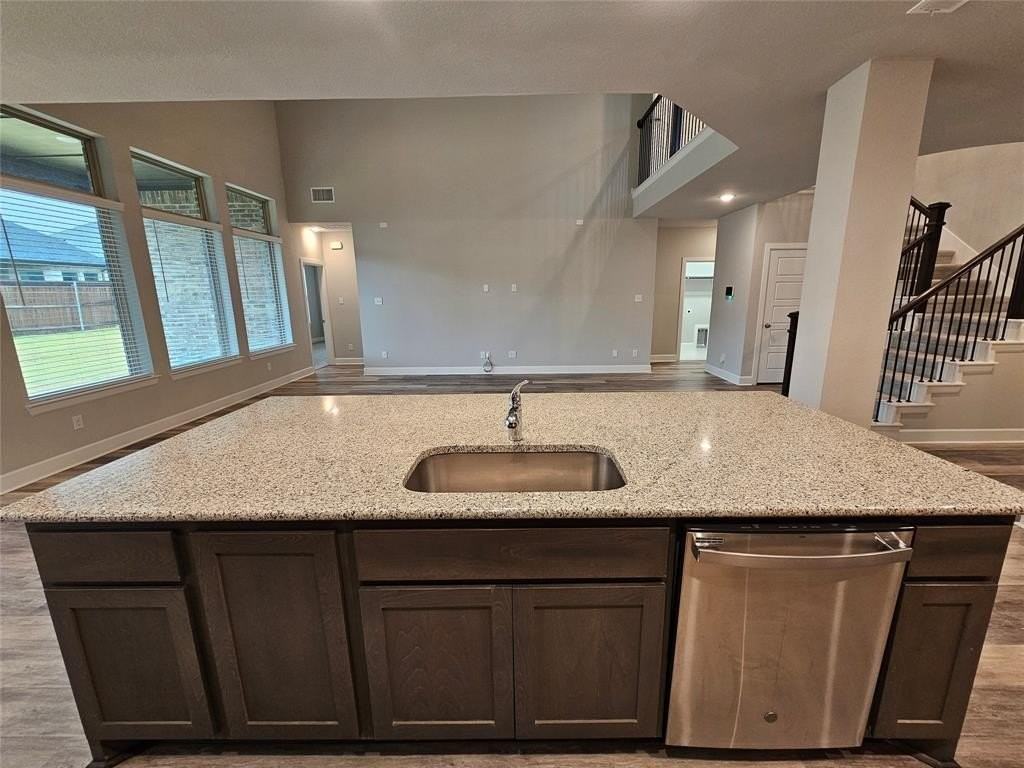 1740 Jamestown Dr - Photo 5 of 19