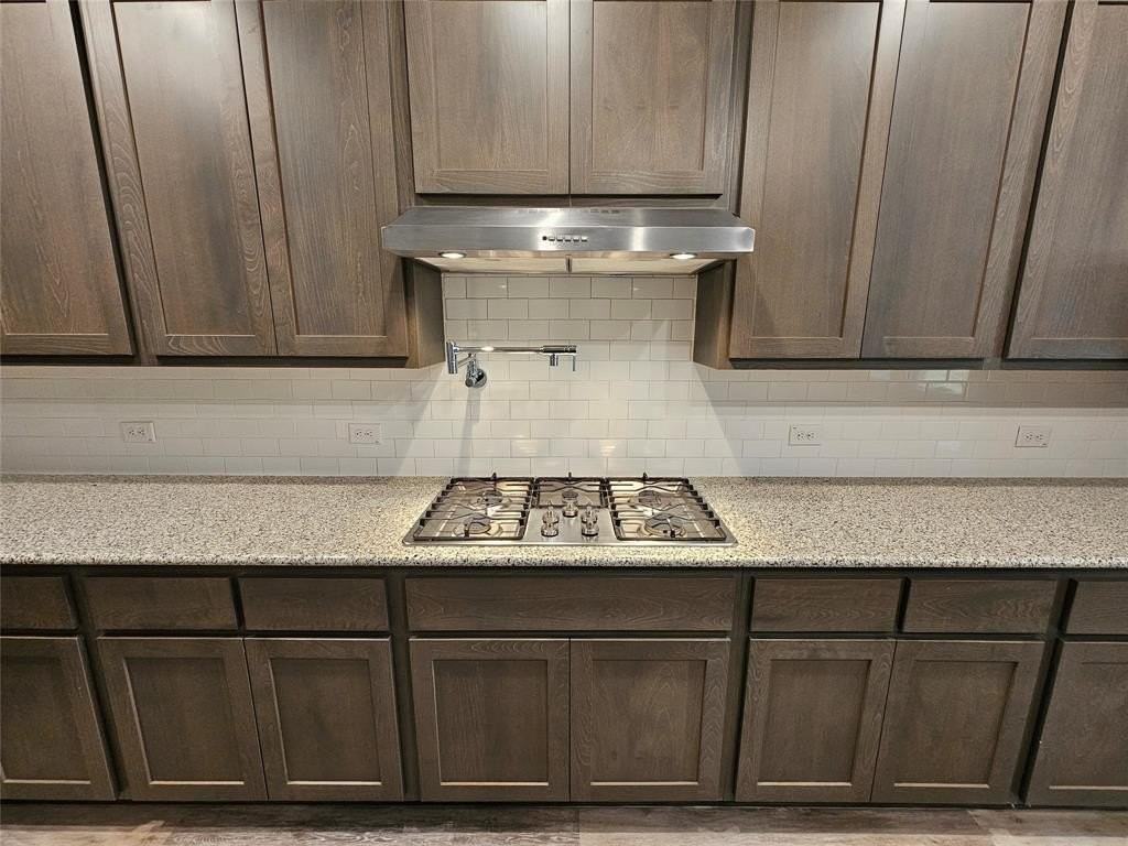 1740 Jamestown Dr - Photo 6 of 19