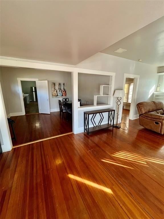 725 Peach St - Photo 2 of 19