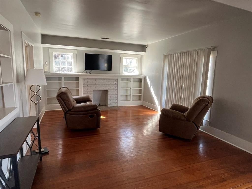 725 Peach St - Photo 4 of 19