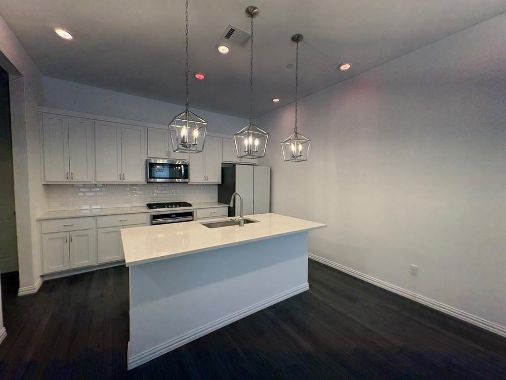 2241 Adena Springs Dr - Photo 2 of 21