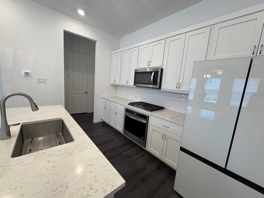 2241 Adena Springs Dr - Photo 4 of 21