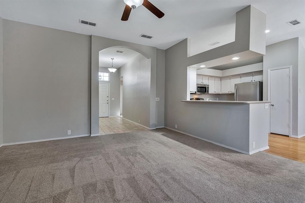 2505 Woodhaven Dr - Photo 5 of 25