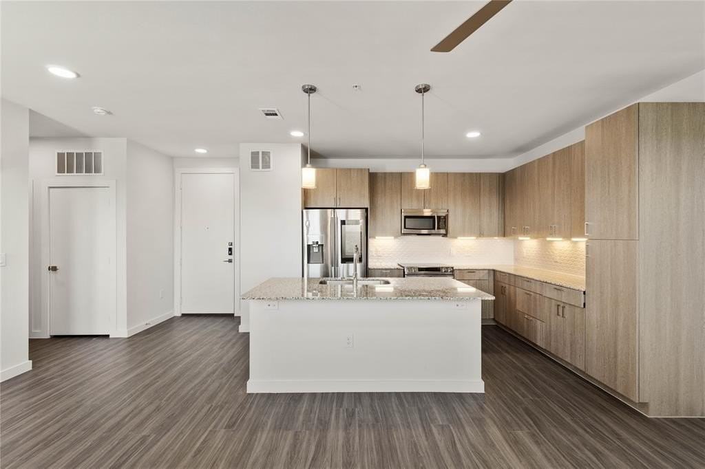 1500 N Fitzhugh Ave - Photo 2 of 28