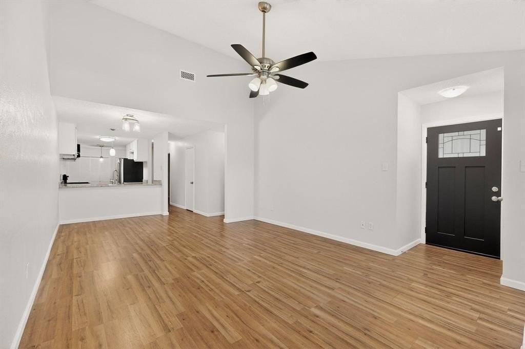 1940 Abshire Ln - Photo 5 of 37