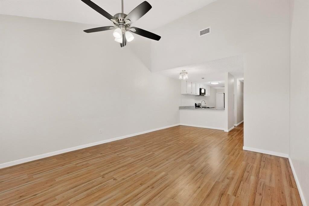 1940 Abshire Ln - Photo 6 of 37