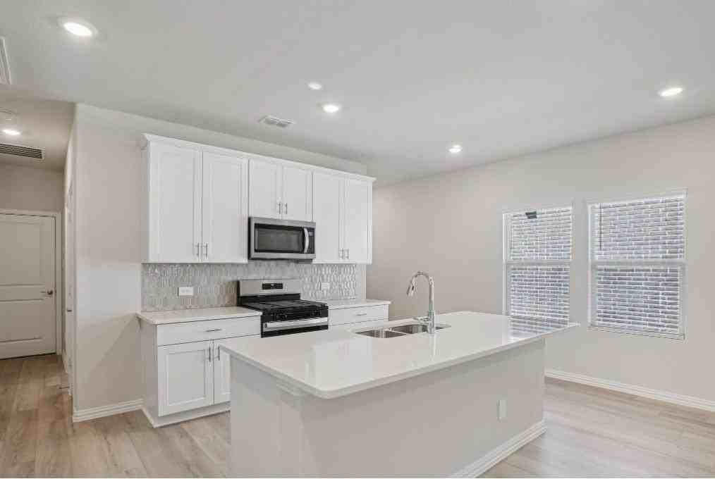 705 Leavenworth Dr - Photo 5 of 19