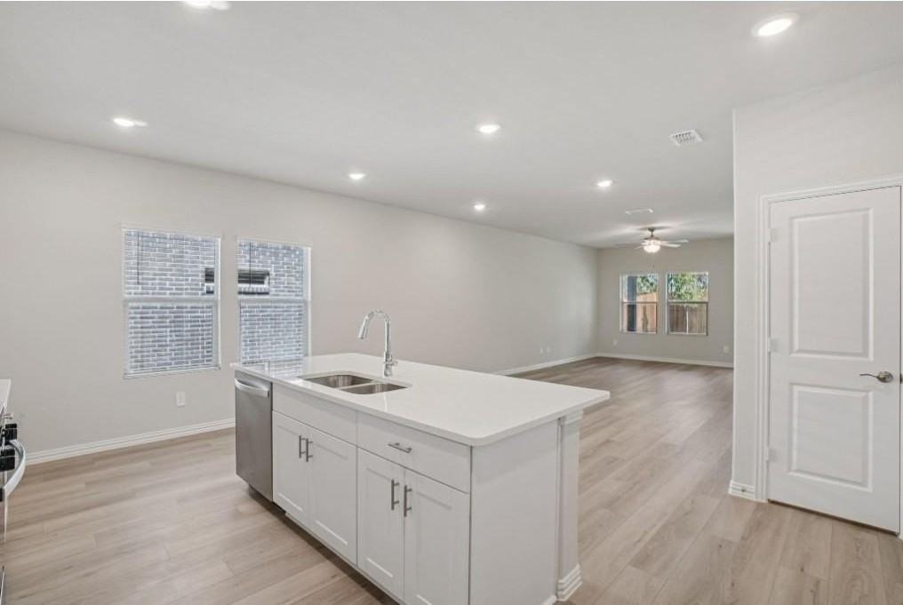 705 Leavenworth Dr - Photo 7 of 19