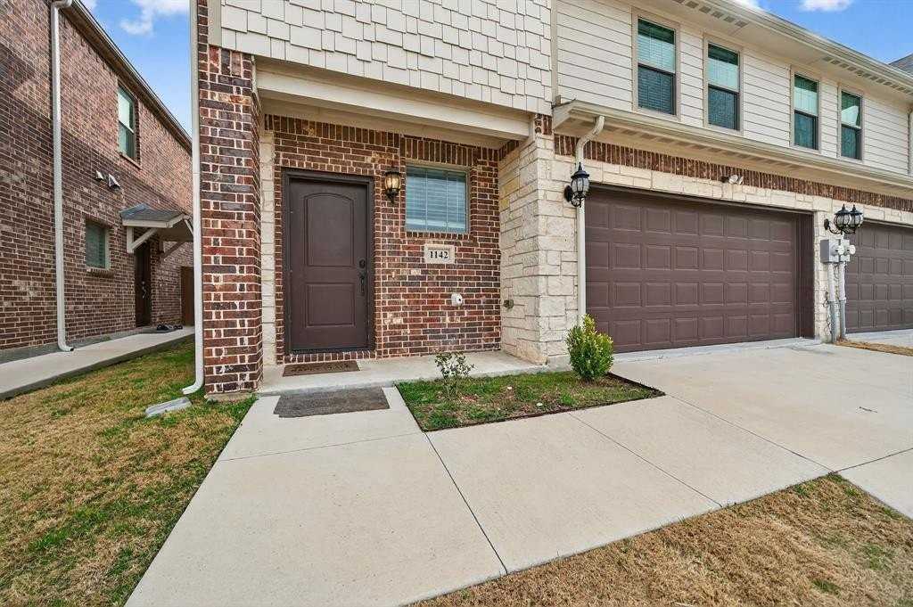 1142 Mahmoud Egal Dr - Photo 4 of 31