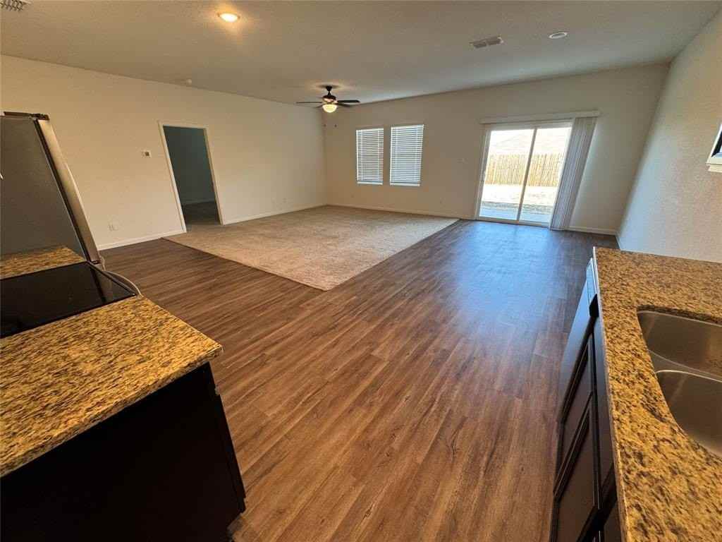 812 Cherry Blossom St - Photo 5 of 10