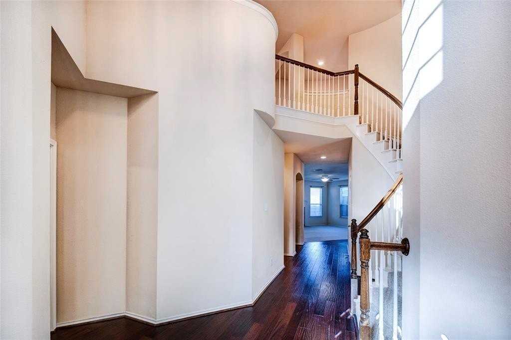 9208 Longview Dr - Photo 6 of 38