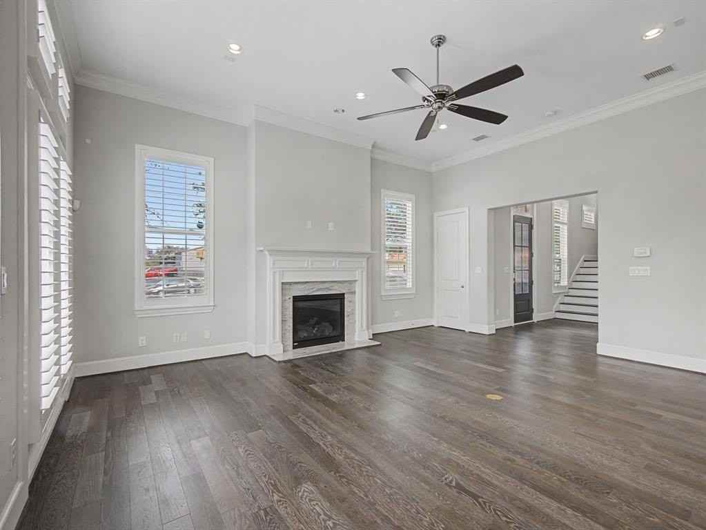 704 18th St - Photo 6 of 32