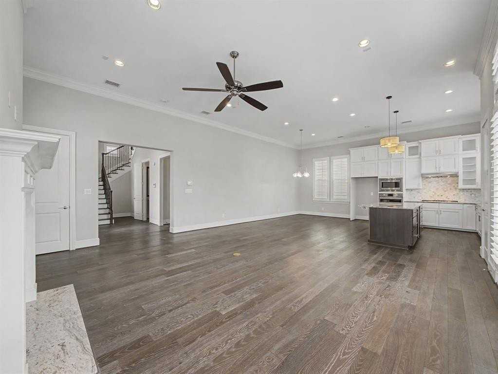 704 18th St - Photo 7 of 32