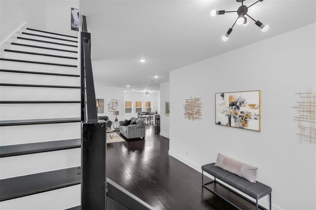 407 Dubois Ave - Photo 4 of 40