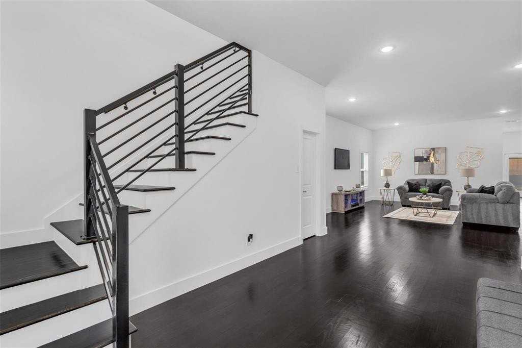 407 Dubois Ave - Photo 5 of 40