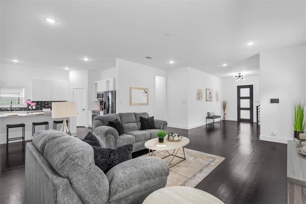 407 Dubois Ave - Photo 6 of 40