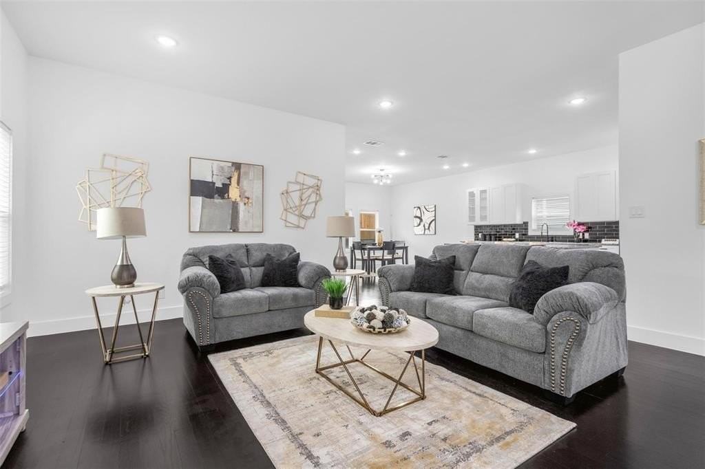 407 Dubois Ave - Photo 7 of 40