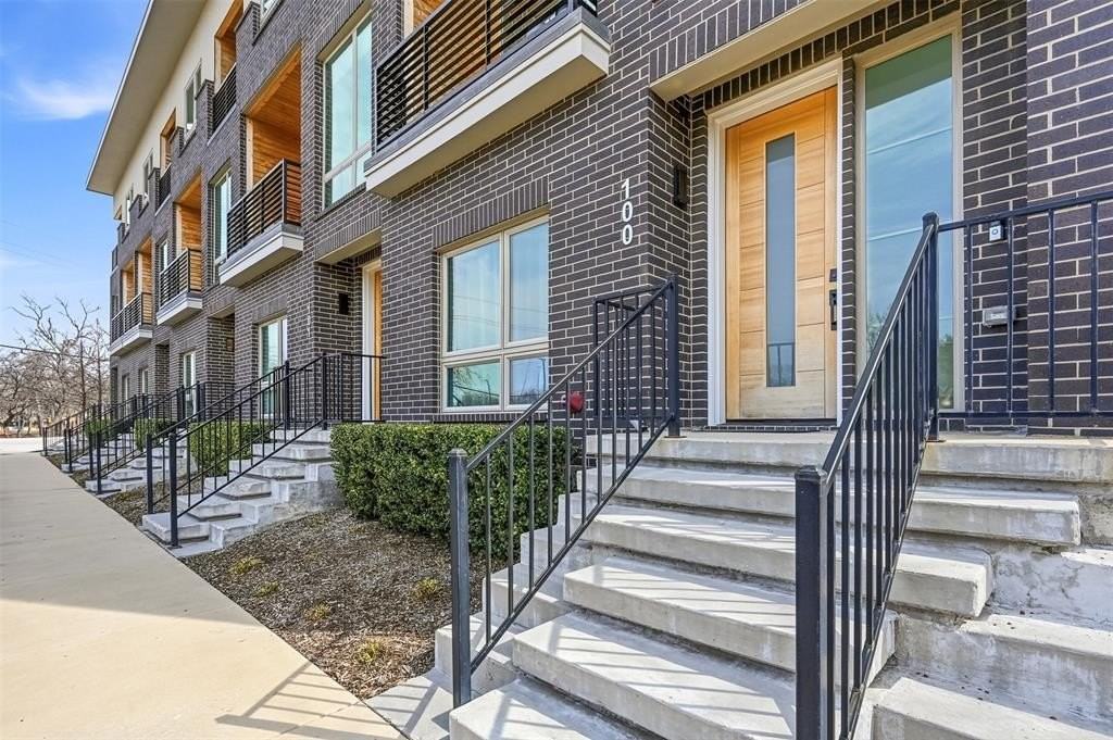 2620 Valley View Ln #100