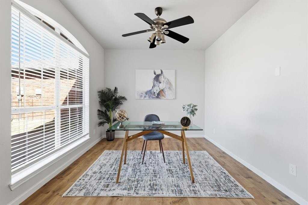 4704 Ericksen Dr - Photo 5 of 30