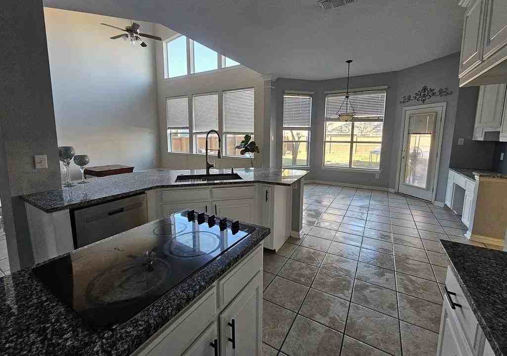 760 Bradford St - Photo 6 of 17