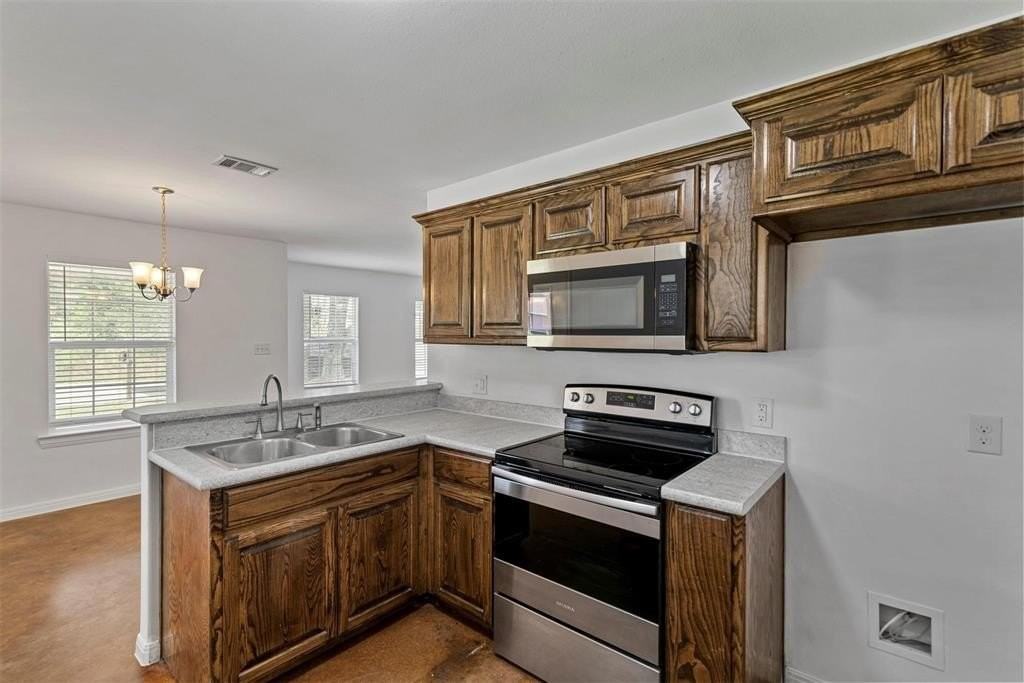 804 E 5th St - Photo 3 of 15