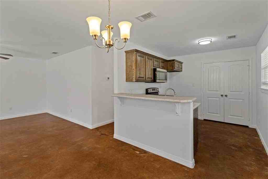 804 E 5th St - Photo 5 of 15