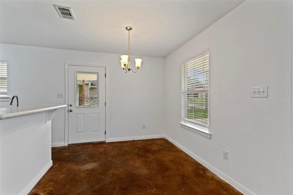 804 E 5th St - Photo 6 of 15