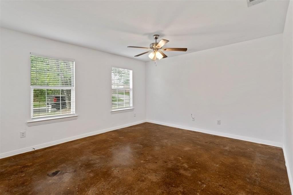 804 E 5th St - Photo 7 of 15