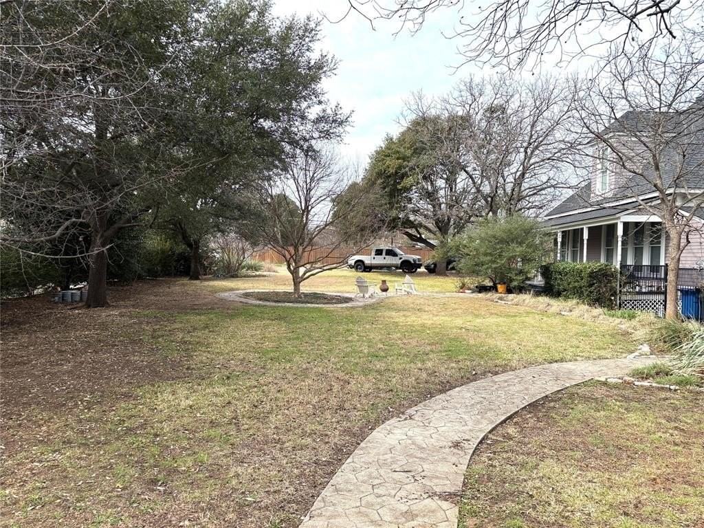 3810 Whitehall Dr - Photo 4 of 14