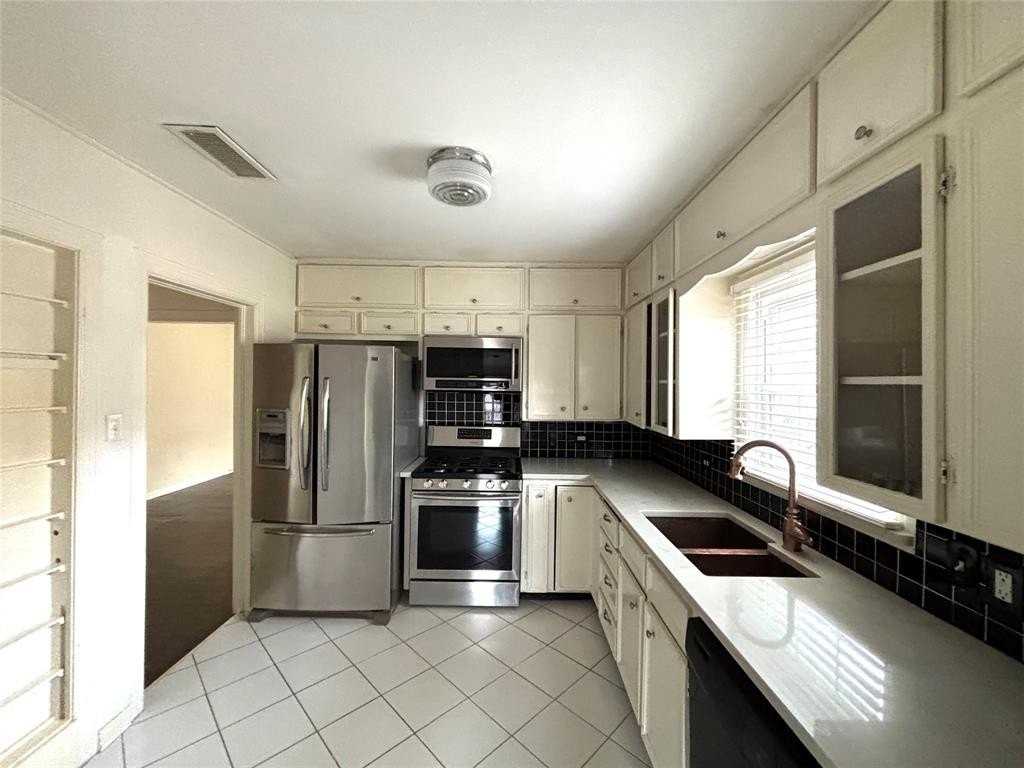 3810 Whitehall Dr - Photo 5 of 14