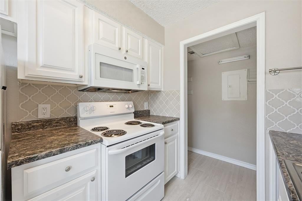 1471 Meadowood Village Dr - Photo 7 of 16