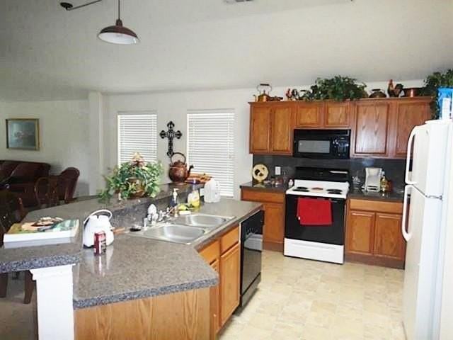 518 Niagara Falls Dr - Photo 4 of 5