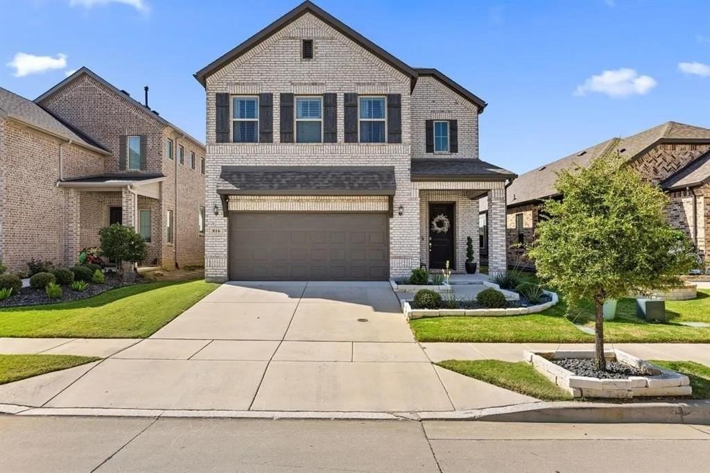 816 Brenham Ave - Photo 2 of 40