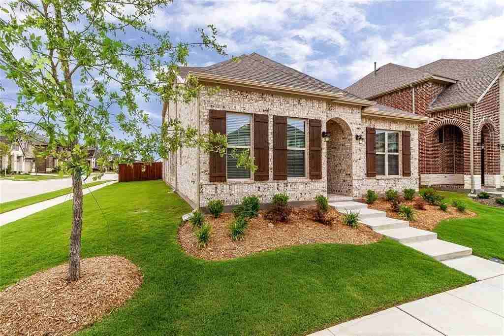 5001 Basham Ln - Photo 2 of 32